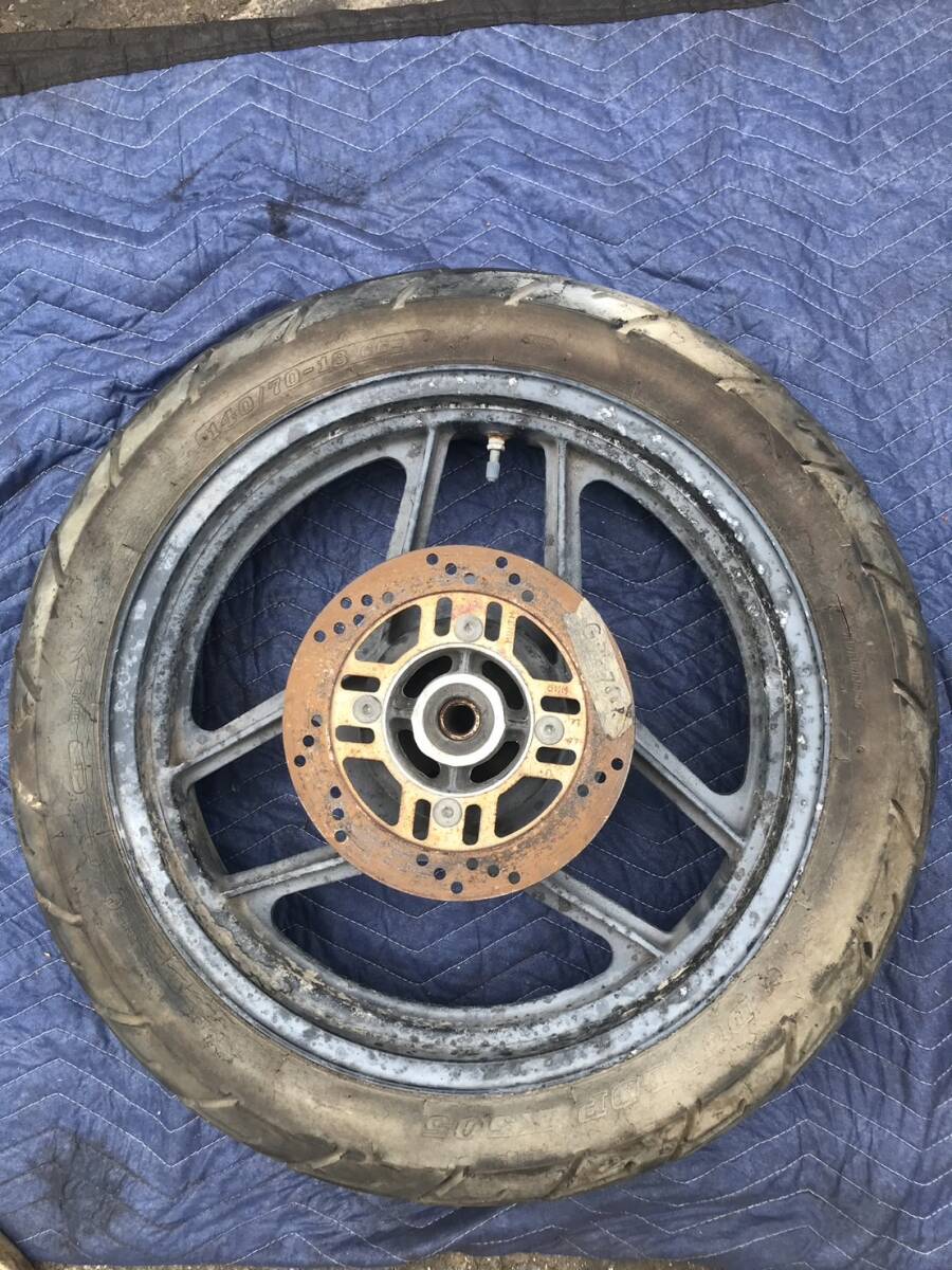 スズキ GPX750R GK Fホイール タイヤ 140/70-18 大阪より 一台解体拍卖