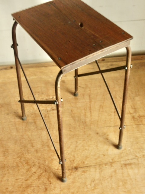 錆味のいいパイプフレーム+チーク天板の小さなサイドテーブルh59cm 0810拍卖