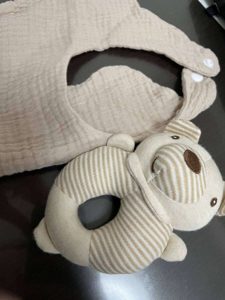 ベビー おもちゃ ラトル くま 鈴 がらがら スタイセット ピンクベージュ あずき色 くすみカラー 赤ちゃん 手掴みおもちゃ拍卖