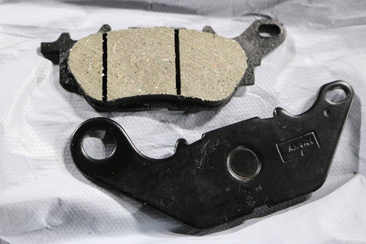 送料185円 リアブレーキパッド トリシティ125(SEK1J SEC1J) トリシティ155(SG37J SG81J) リアブレーキパッド 社外品3C1-F5805-10 拍卖