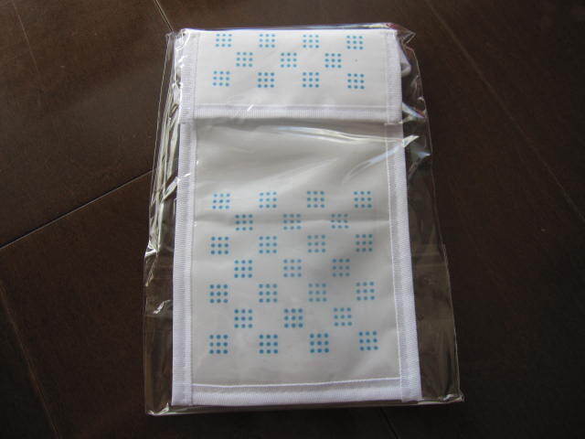 新品・未使用 オリジナルスマホポーチ スマホポーチ Amazon限定 携帯ポーチ 市松模様 水色 ホワイト拍卖