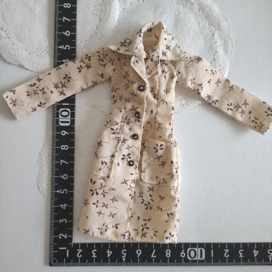 4r816 ドール用 花柄 ベージュ トレンチコート ワンピース ボタン 長袖 ジェニー momoko 1/6ドール 27cmドール拍卖