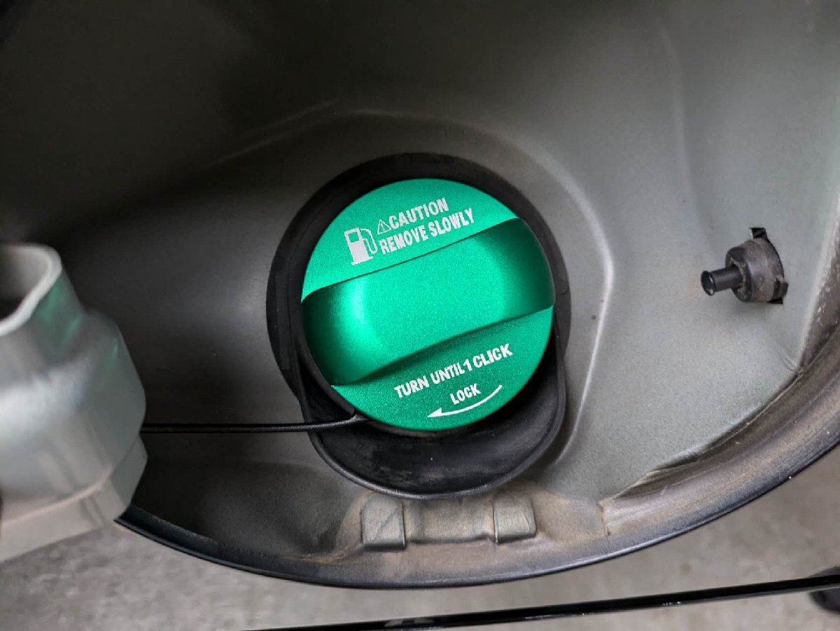 デザイン性UP♪ 給油口キャップ タンクキャップ カバー 緑 マツダ キャロル HB36S GF GL GS GX拍卖