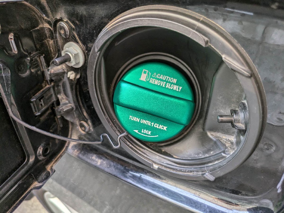 デザイン性UP♪ 給油口キャップ タンクキャップ カバー 緑 スバル プレオプラス LA300 LA310 E F L FA LA G GA スマートアシスト拍卖