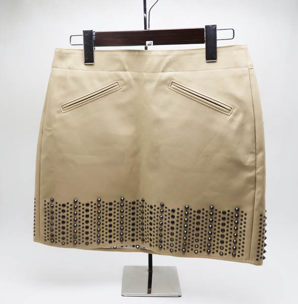 新品未使用品 コーチ スタッズ スカート ベージュ エレガント ショート丈拍卖