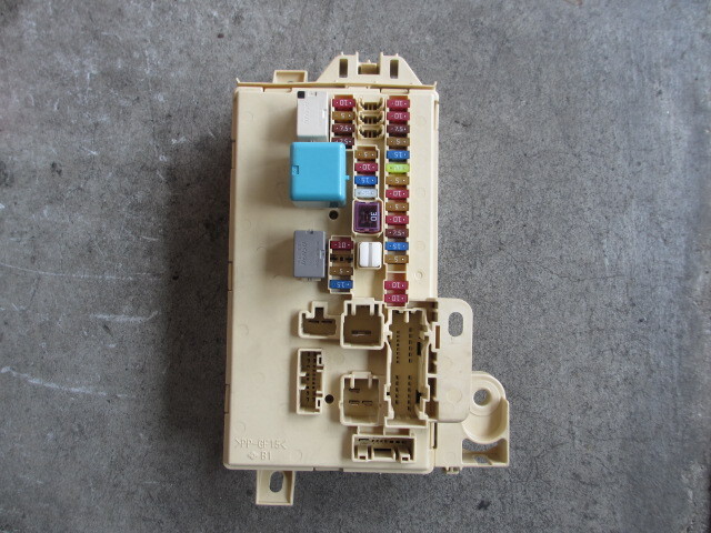 ピクシスエポック② H24 室内ヒューズボックス LA300A LA310A 拍卖