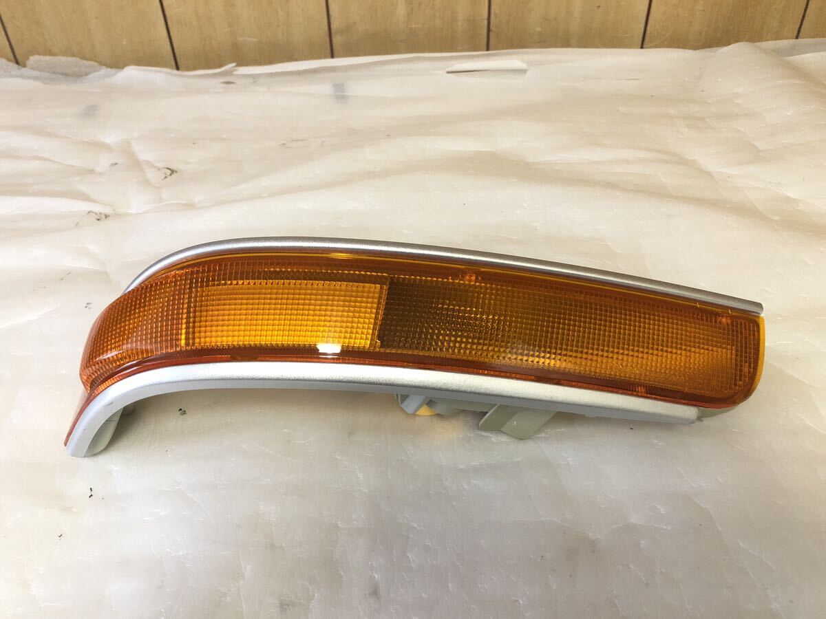 未使用品!トヨタ ハイエースバン 100系 RZH102V 純正 右 フロント ウインカー KOITO 26-42拍卖