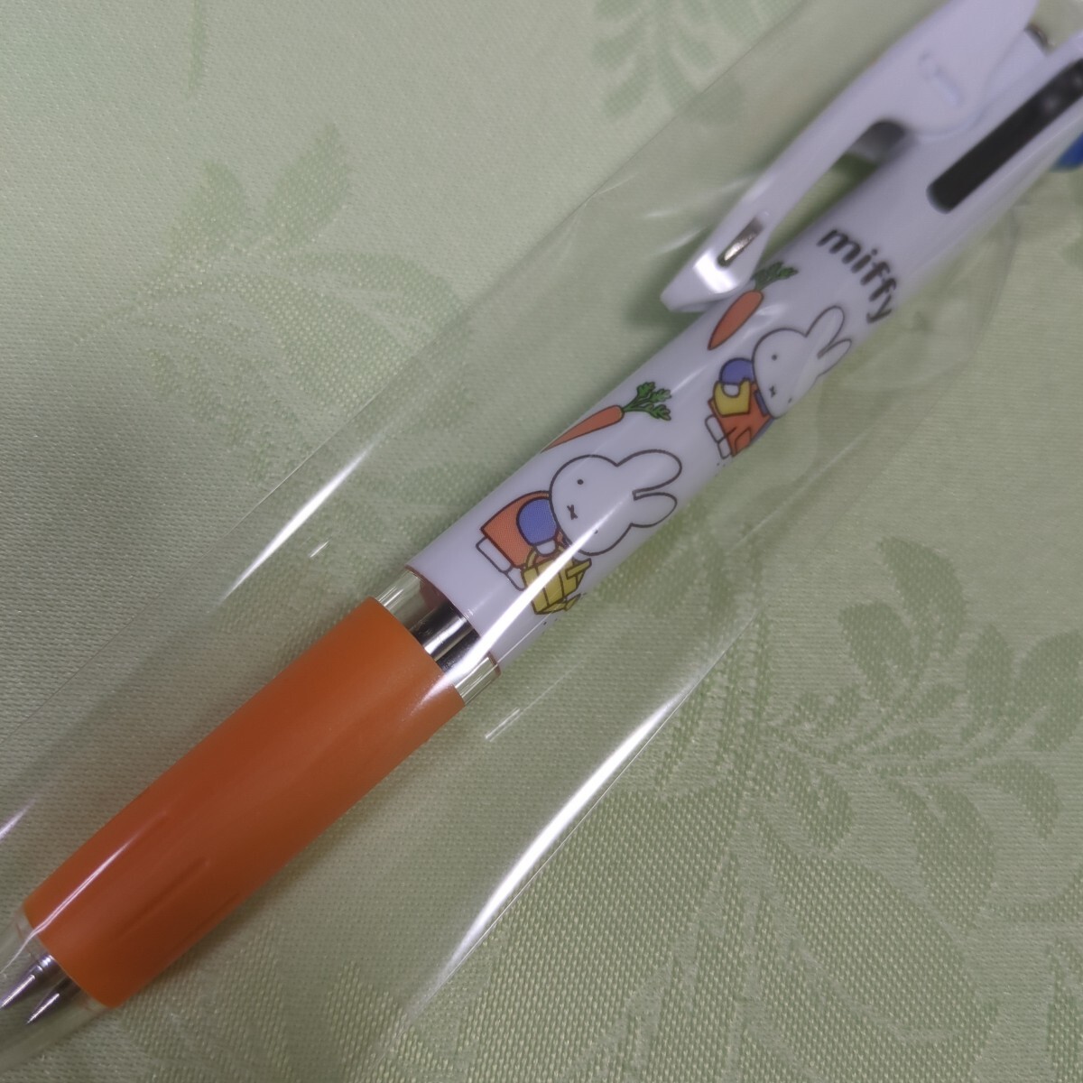 ★ミッフィー★ジェットストリーム★3色ボールペン★白・オレンジ★にんじん畑拍卖