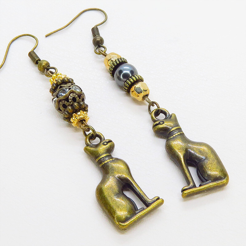 バステト 猫の女神 アンティークゴールド メタルビーズと組合せたオリエンタル調アシンメトリーピアス拍卖