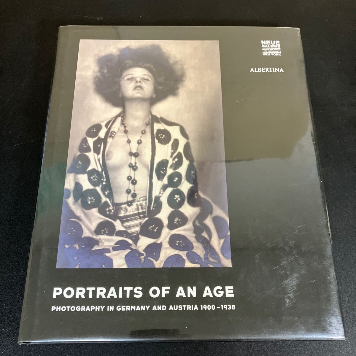 『 Portraits Of An Age :Photography In Germany And Austria 1900-1938 』2005年 洋書 Hatje Cantz Pu拍卖