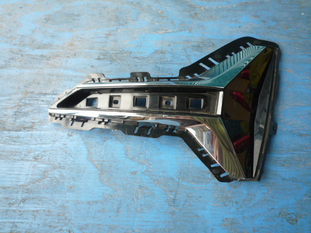 BF198 BMW G20 3シリーズ リアバンパー トリム 左 51127463621拍卖