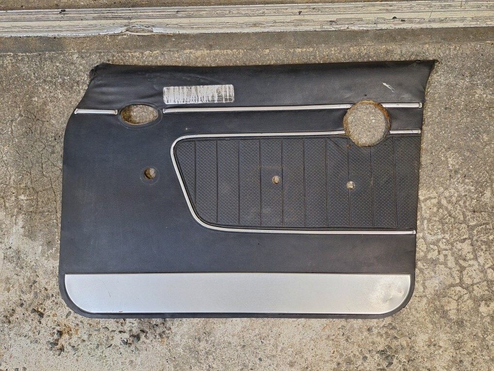 ハコスカ スカイライン 4ドア用 右側前部ドアパネル内装 No.ki1拍卖