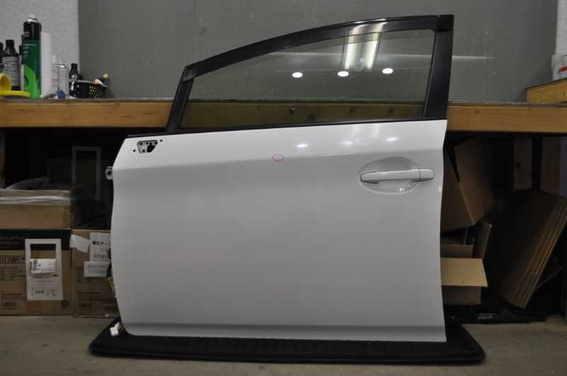 30 プリウス S 後期 (ZVW30) H.24 左前 左 フロント ドアパネル 破損無 動作保証 ヒンジ 付 040 白 ホワイト 67002-47070 S014481拍卖