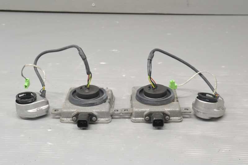 ワゴンR 後期(MH23S) 純正 破損無 取付OK 動作保証 ヘッドライト バラスト 左右 セット 右 左 W3T15971 /35261-65J00 k085490拍卖