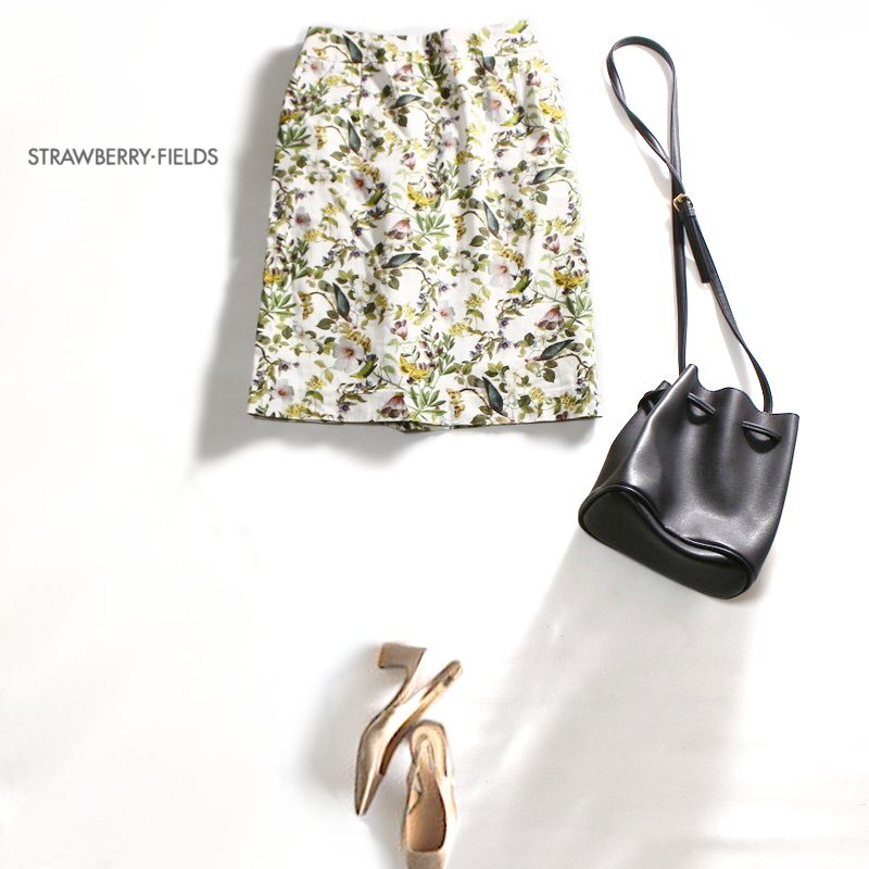 美品 ストロベリーフィールズ STRAWBERRY-FIELDS 春 夏 綺麗め 蝶 リアル ボタニカル フラワー プリント タイトスカート 2 ホワイト 白 柄拍卖