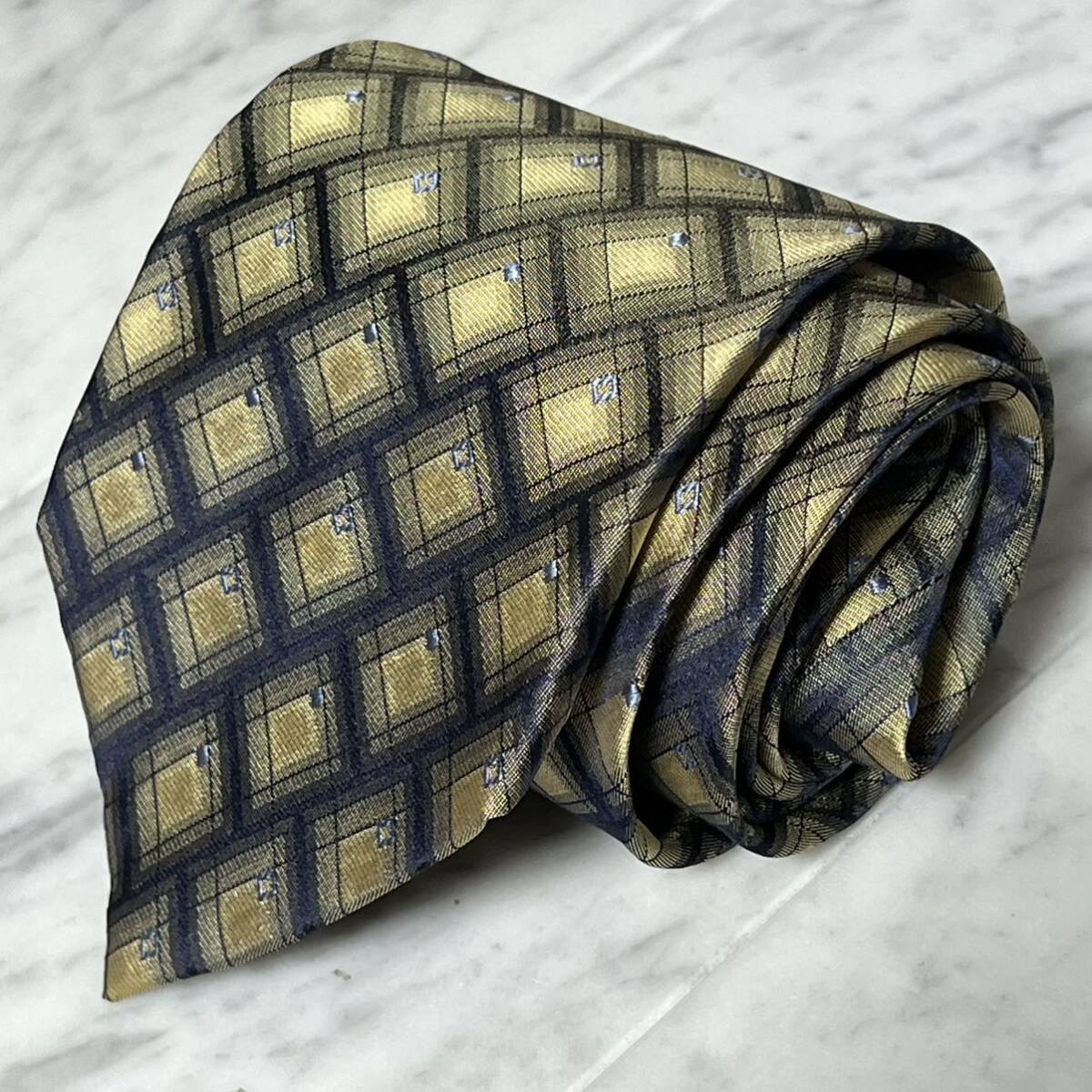【美品】 999円~ ピエールカルダン ネクタイ ブラック ゴールド系 ブロックチェック柄 (GB5)拍卖