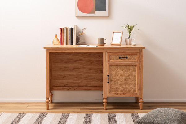 デスク 木製デスク アンティーク調 ラタン 引出 引き出し 天然木 ミンディ 可動板 かわいい ボビンレッグ拍卖