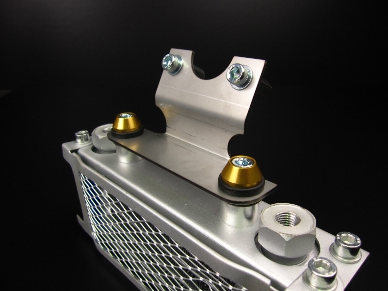 オイルクーラーをシリンダーヘッド下へ取り付けるブラケット・ステー モンキー ゴリラなど拍卖