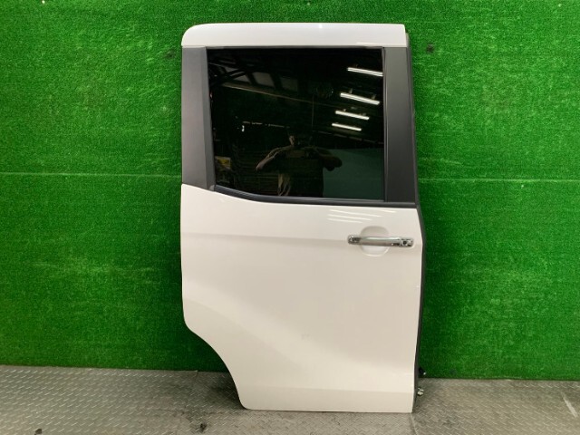 三菱 EKスペース カスタム B11A リアドア 右 リヤ 運転席側 W13 5730B476 拍卖