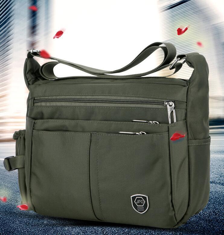 新入荷お色選択可ショルダーバッグ メンズ レディース A4 斜め掛けバッグ メッセンジャー バック アウトドア 耐水 大容量拍卖