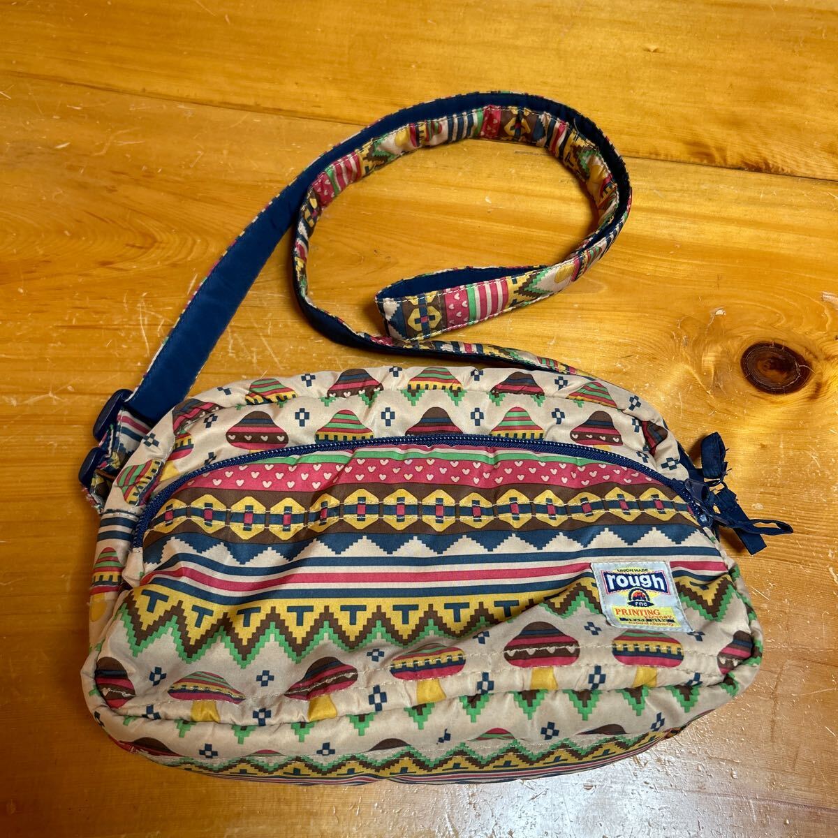 バッグ rough ショルダーバッグ バッグ ブラウン系 キノコ柄綿入り ポリエステル 100% 中国製 中古品 美品 送料無料拍卖