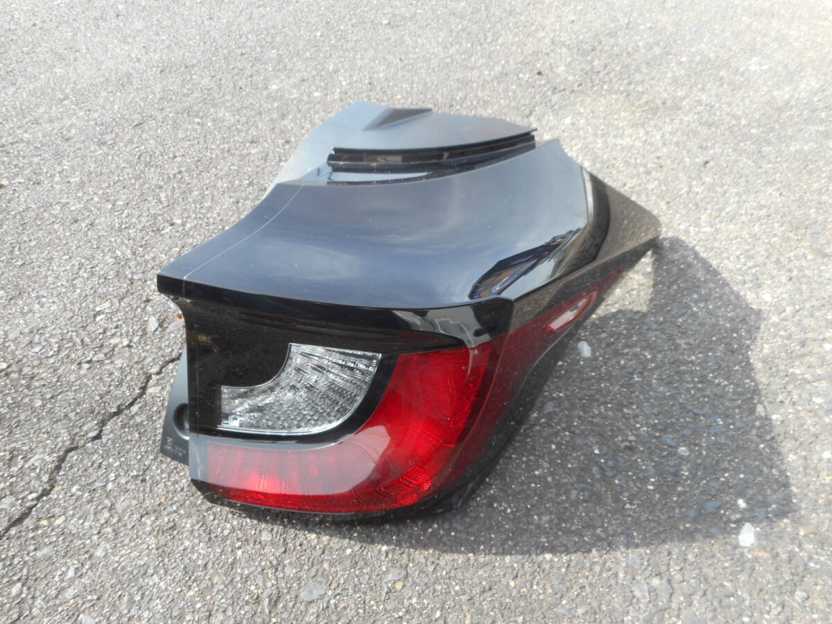 トヨタ ヤリス KSP210 MXPA10 MXPH10 純正 右テールレンズ 右テールランプ 右テールライト KOITO K0-9拍卖