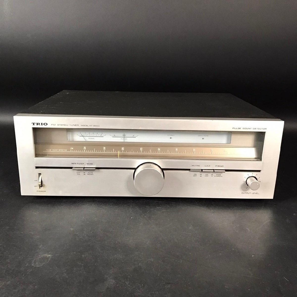 ER0801-11-4 TRIO トリオ FM STEREO TUNER ステレオチューナー KT-8300 シリアルNO.01220757 日本製 現状品 120サイズ拍卖