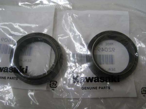 送料無料★新品★250TR(BJ250)★純正フロントフォークオイルシール拍卖