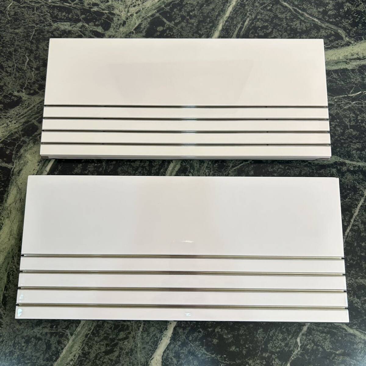 【美品】ディスプレイ台2個セット★白 展示台 時計 アクセサリー ジュエリー ウォッチ 白×シルバー カードスタンド 店舗什器拍卖