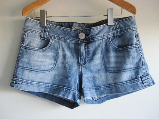 綺麗め GUESS JEANS デニム size29 お洒落 ブランド ショートパンツ ゲス Brand ボトムス 短パン ブランドロゴ刺繍 GUESS USA レア 得 特拍卖