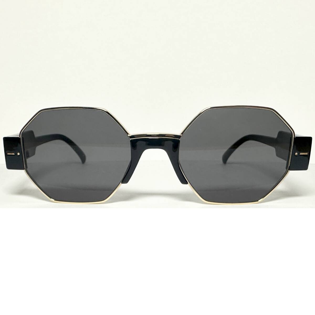 オクタゴン イタリア製サングラス Italia Independent 八角形 イタリアインディペンデント 正規新品 純正ケース付き 黒金色 / メガネ拍卖