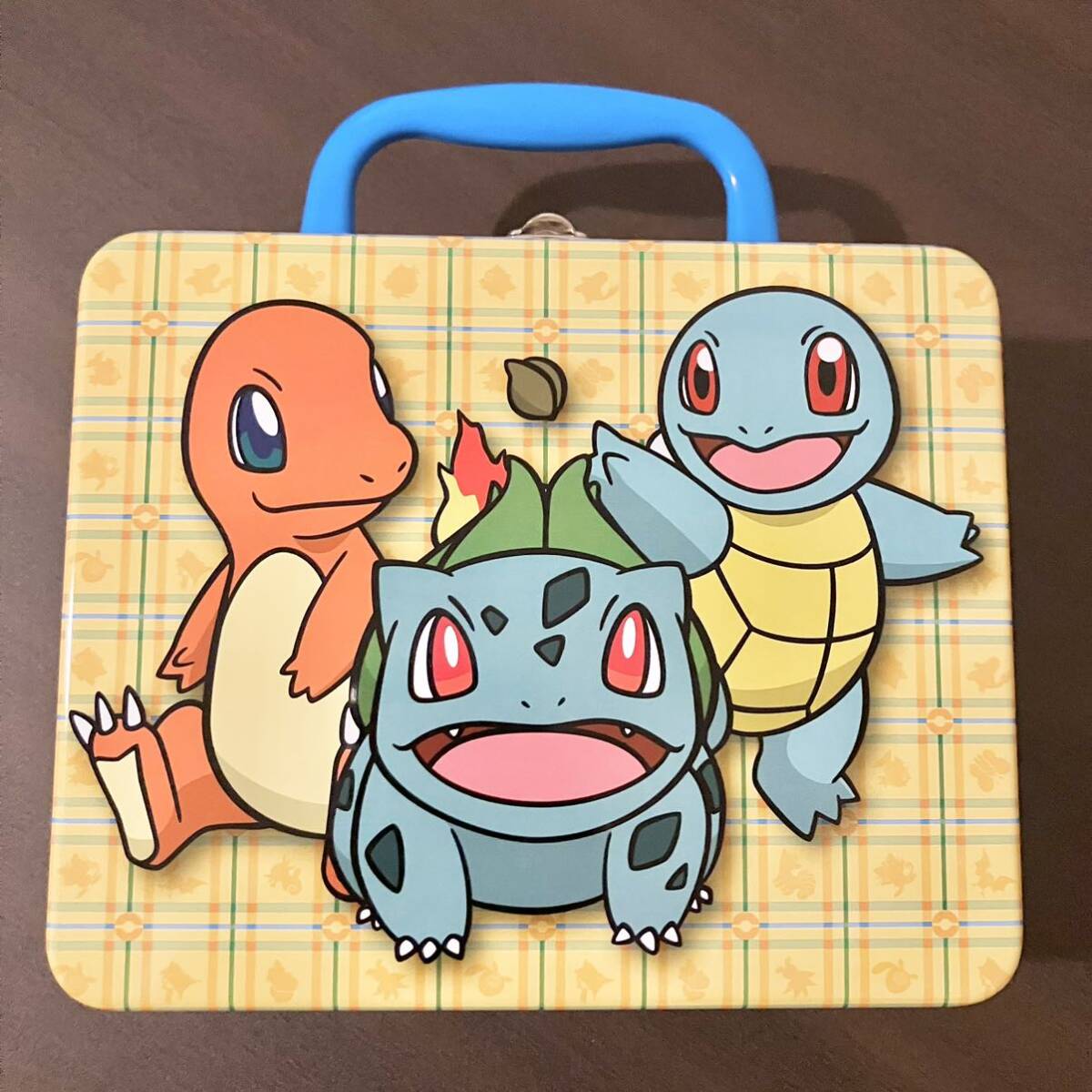 ポケモンセンター お菓子の空き缶 チェック ランチ缶 2004年 コダック プリン ニャース バタフリー カラカラ カビゴン フシギダネ拍卖