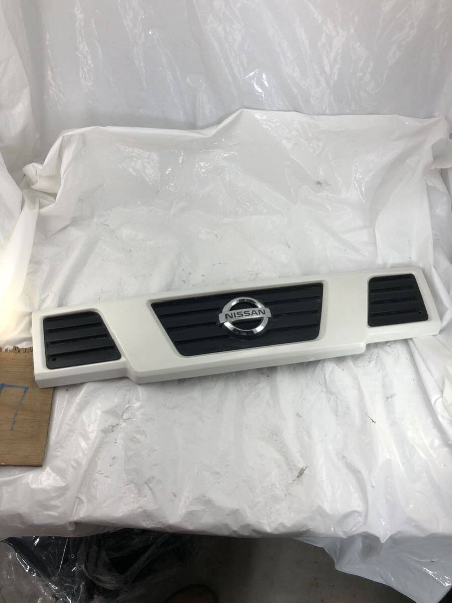 h7.73 クリッパー NV100 U71V 純正 フロントグリル フロントガーニッシュ 7405A353 白 ホワイト ラジエーターグリル グリル拍卖