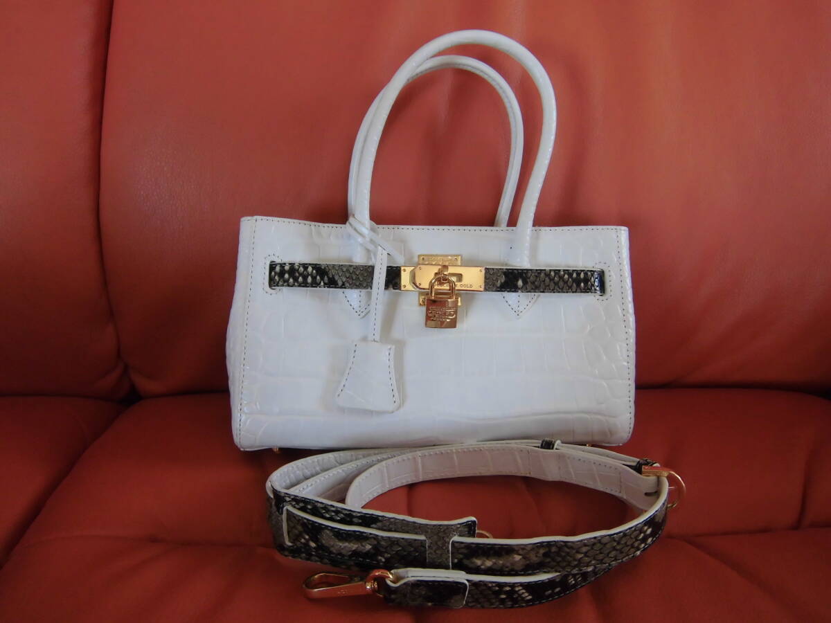 ハンドバッグ COCOCELUX GOLD ココセリュックスゴールド 牛革クロコ型押し ホワイト  VOGUE誌に掲載拍卖