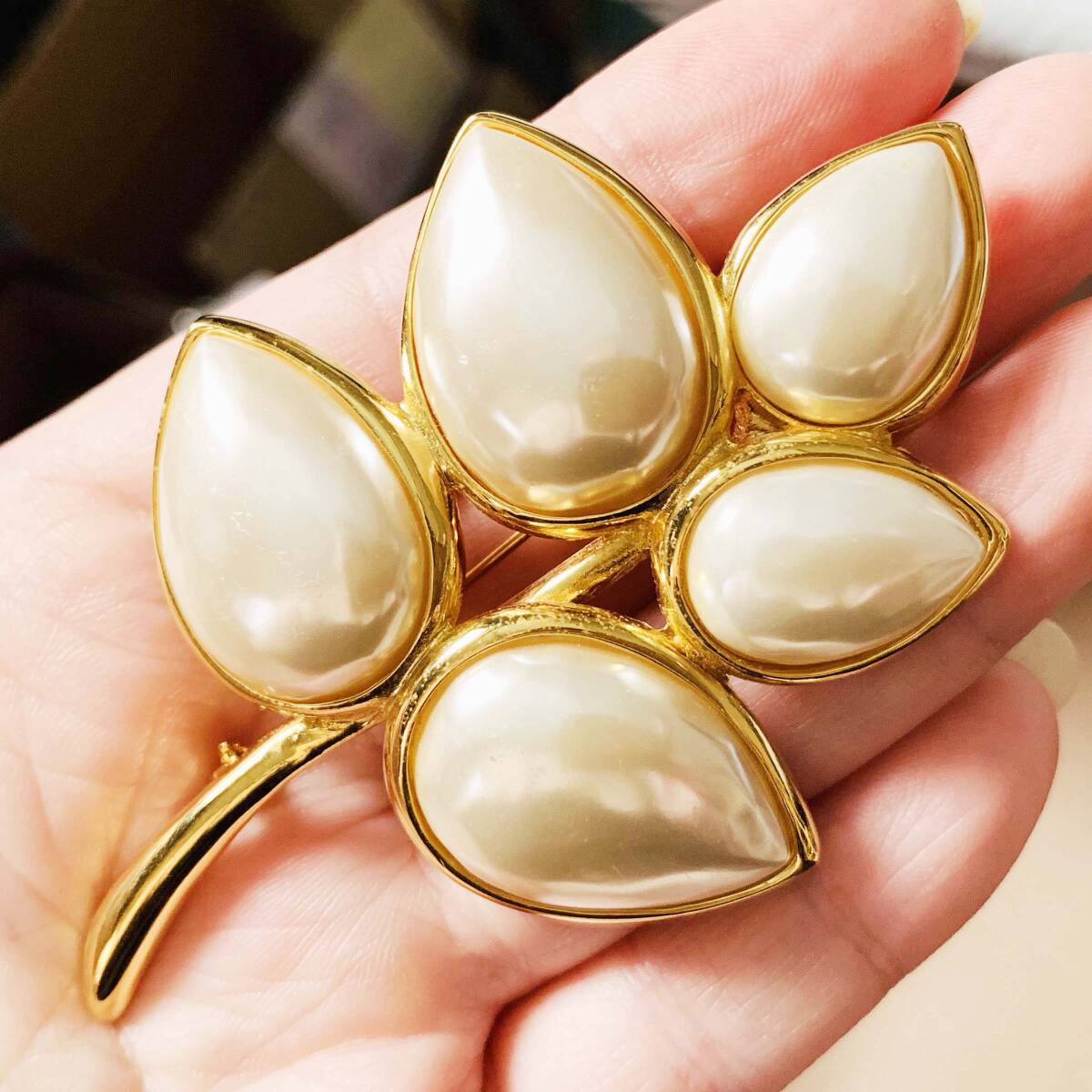 美品 AVONエイボン フェイクパール リーフ ゴールド ブローチ 刻印なし No.5916拍卖