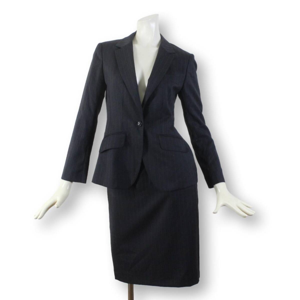 【新品同様】ヒルトン スカートスーツ 上7 下9 ★未使用に近い★ ブラック 黒 S M ストレッチ Super 110's ウール tqe HILTON 洋服の青山拍卖