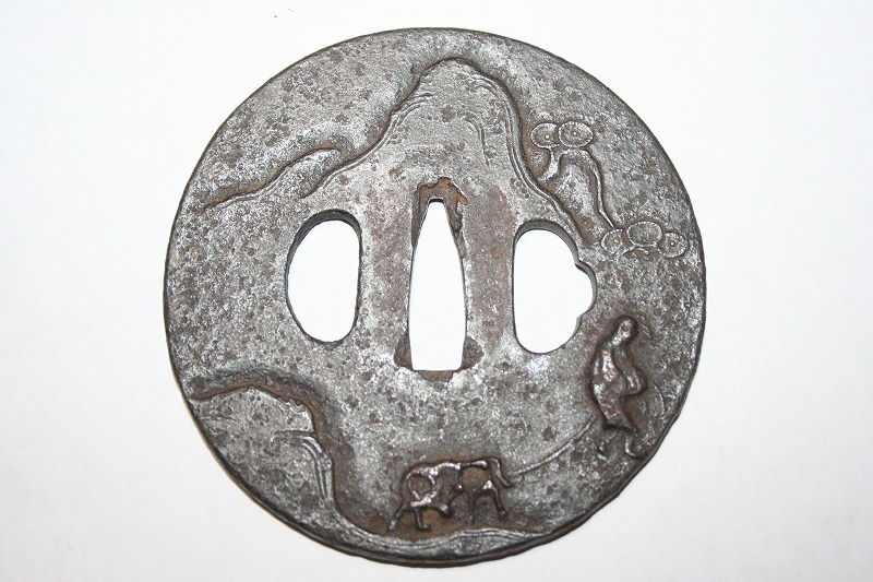 名品! 時代物本歌 山水図片切り彫り鉄地大鍔 風雅!拍卖