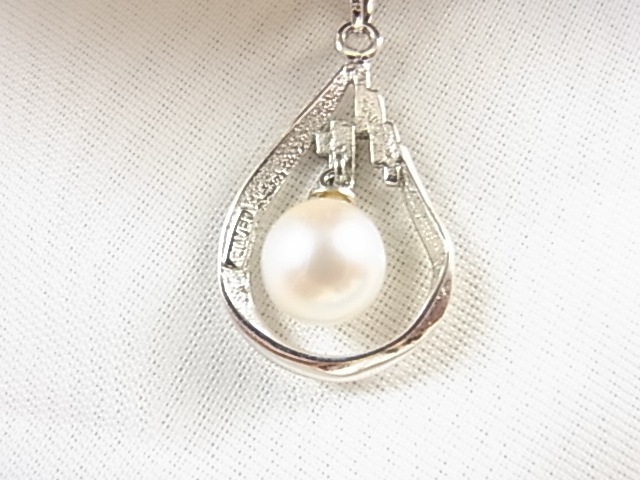 ビンテージ/ヴィンテージ シルバートーン 銀色 可愛いパール付きのトップ パールは素材不明 何かの刻印有 ネックレス△△拍卖
