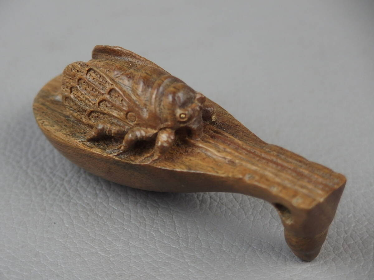 【骨董・茶道具】★古い 木彫★★琵琶に蝉図根付 cs046ub.8 提物拍卖