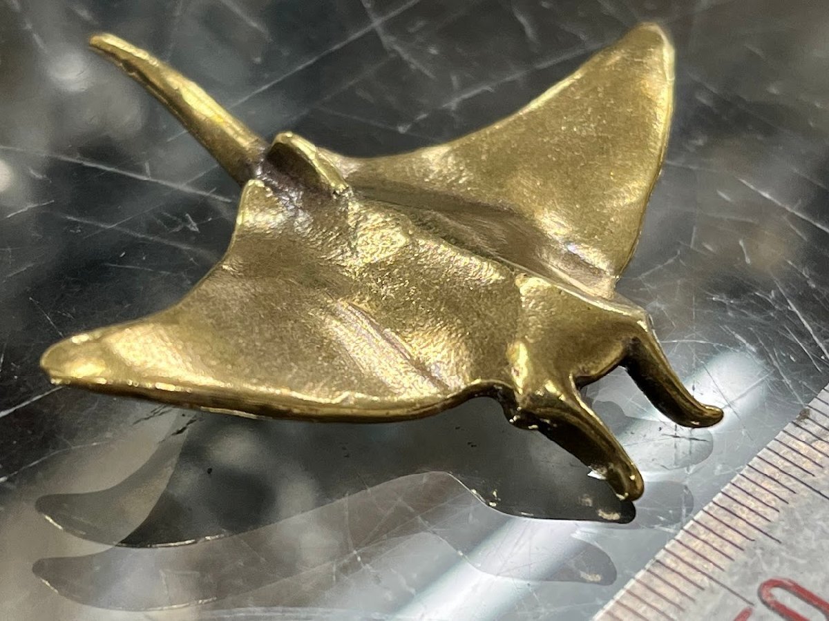 マンタ 小 オニイトマキエイ ブラス 真鍮製 置き物 オブジェ 置物 フィギュア アクセサリー根付け お守りキーホルダー ペンダント バリ島拍卖