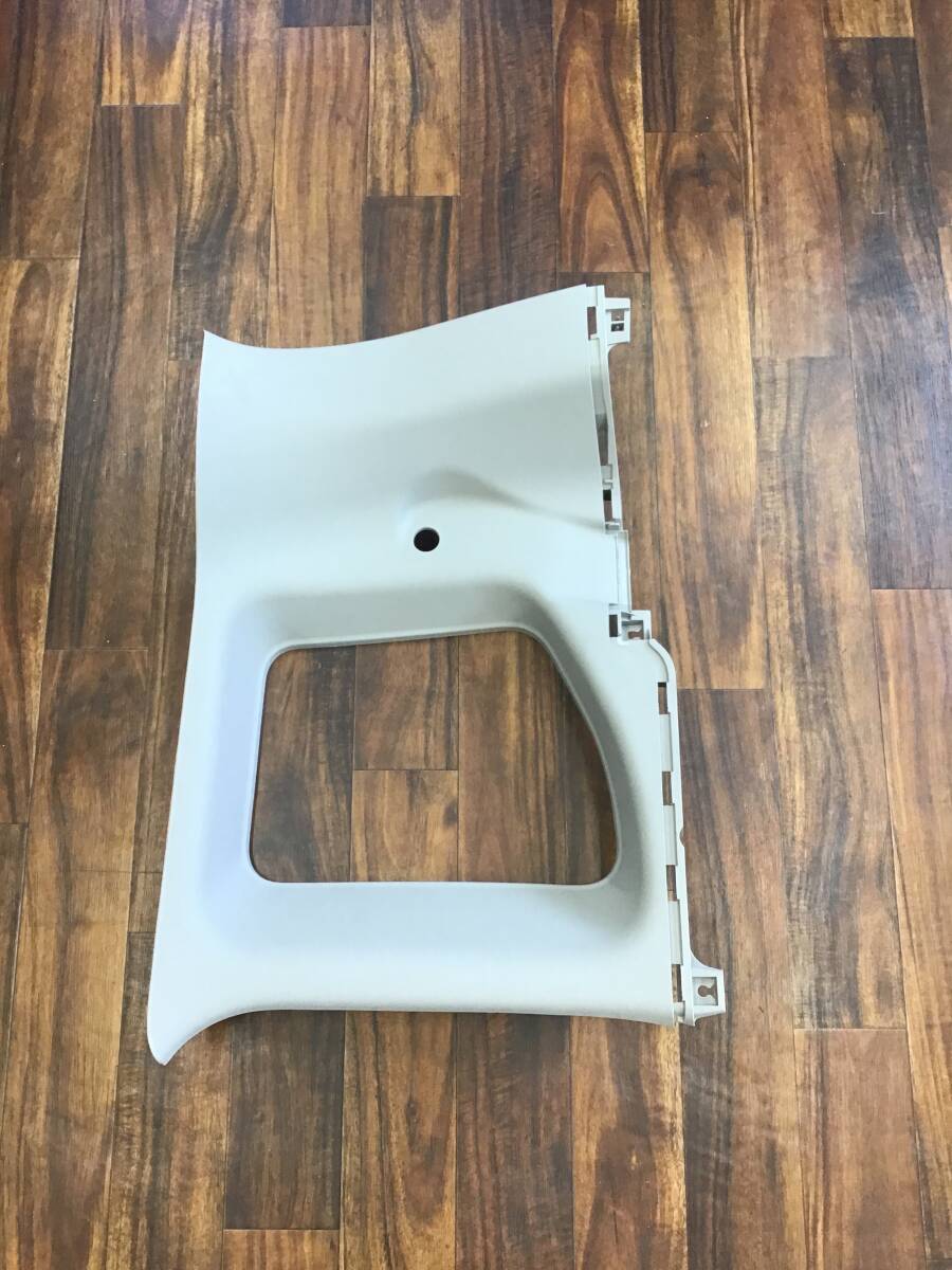 スズキ ソリオ用 リアガラス内張り右側拍卖