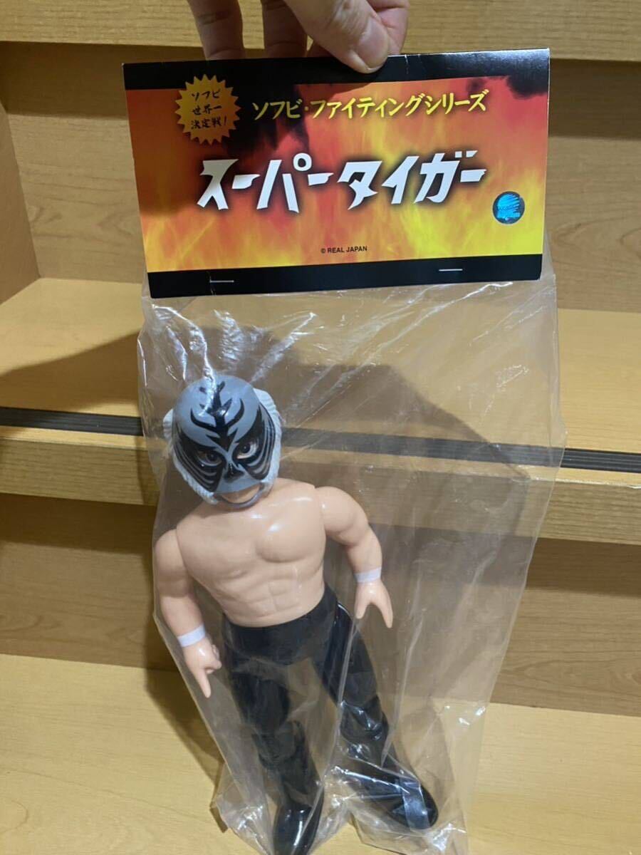 未開封 メディコムトイ プロレス イングラム ソフビ・ファイティングシリーズ SFS スーパータイガー 銀閣版 24714 15582拍卖