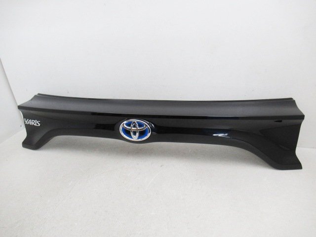 【即決有】 トヨタ ヤリス MXPA10 純正 バックドア ガーニッシュ 76801-52630 (n098650)拍卖