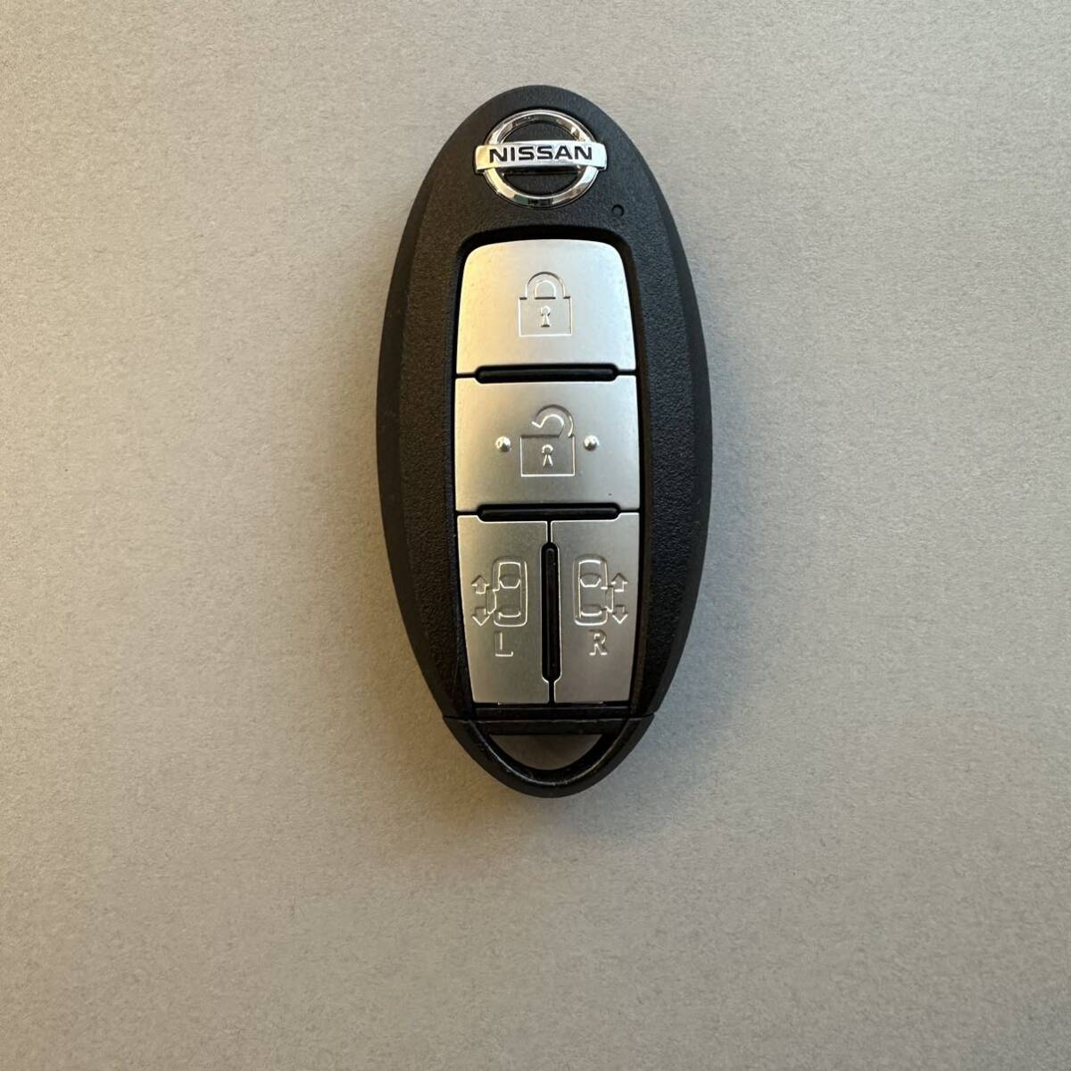 日産 セレナ e-POWER 令和1年式 純正 スマートキー 両側パワースライド 1939拍卖