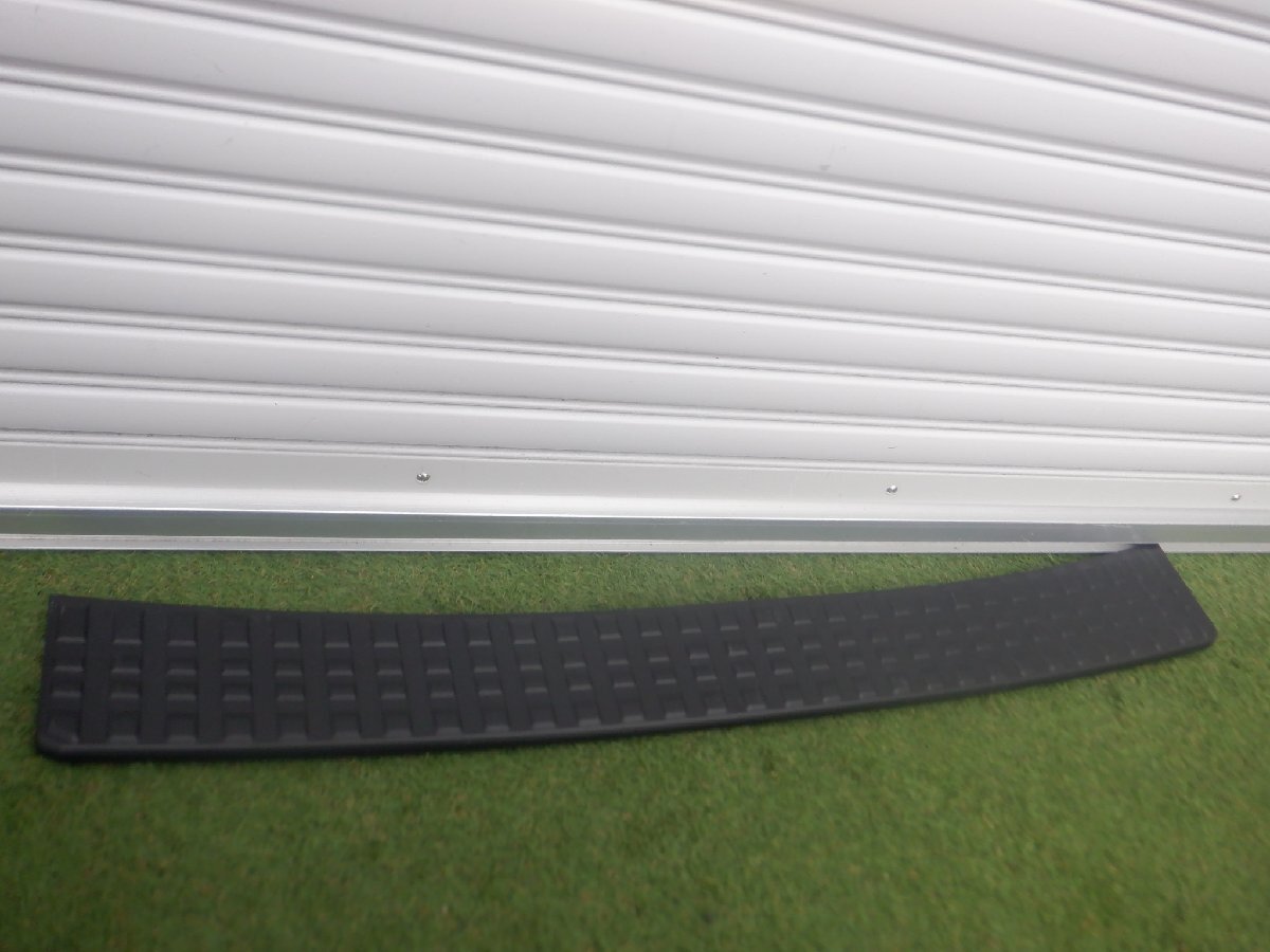 新車外し トヨタ純正 TRJ250W GDJ250W ランドクルーザー 250 ランクル リアバンパー ガーニッシュ パネル 52351-60140 m-24-8-367拍卖