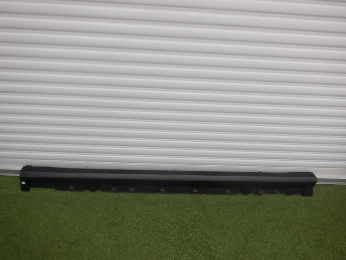 新車外し品 トヨタ純正 A200A A201A A202A A210A ライズ RIZE サイドステップ サイドスカート 右側 運転席 76901-B1010 m-24-8-403拍卖
