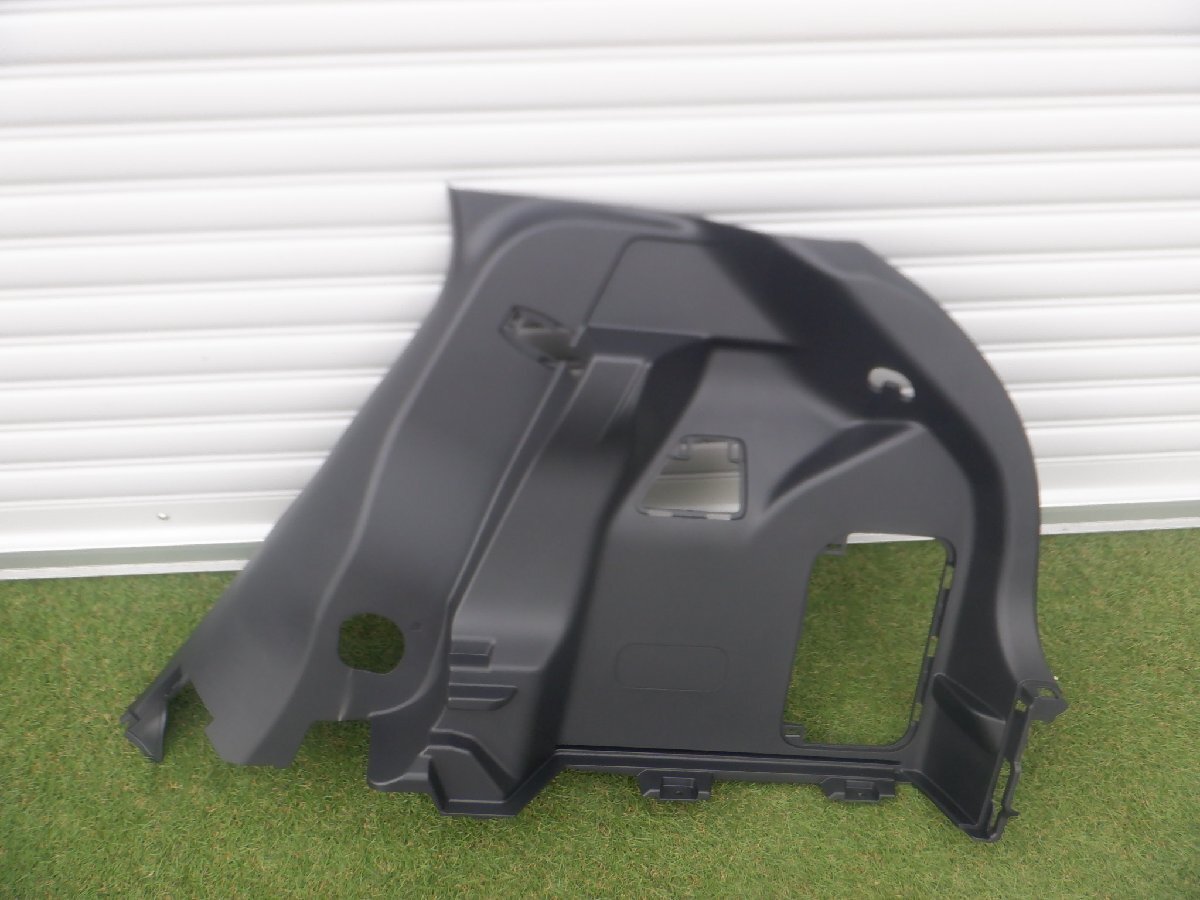 新車外し トヨタ純正 MXPA10 MXPH10 MXPA15 MXPH15 KSP210 ヤリス YARIS クォーターパネル 内装 カバー パネル 右側 運転席 64730-K0020拍卖