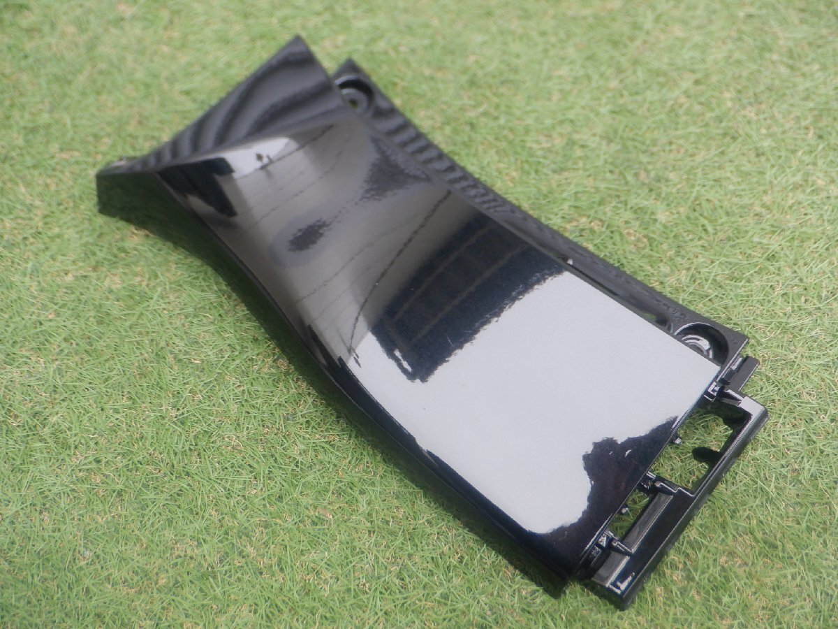 新車外し トヨタ純正 ZWR90W ZWR95W MZRA90W MZRA95W 90 ノア ヴォクシー リア 上部 コーナーパネル 左側 52166-V1010 ブラック218拍卖