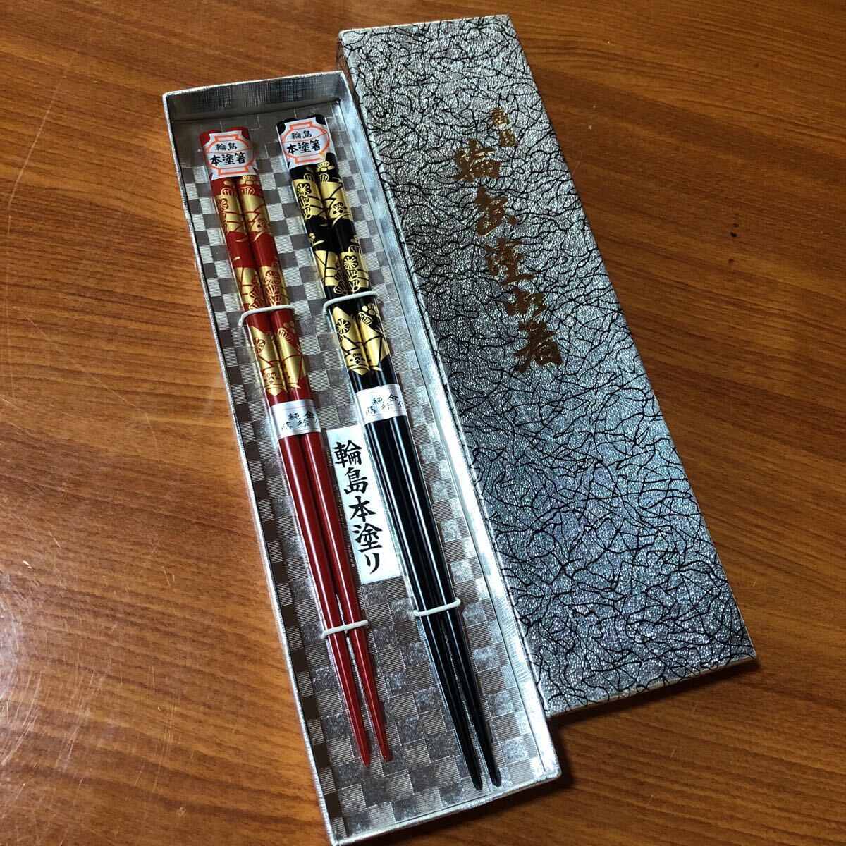 〈送料無料〉輪島塗 夫婦箸 箸 塗箸 輪島本塗 純金蒔絵 漆 梅 梅花 うるし 金彩 天然木 漆芸 工芸品拍卖