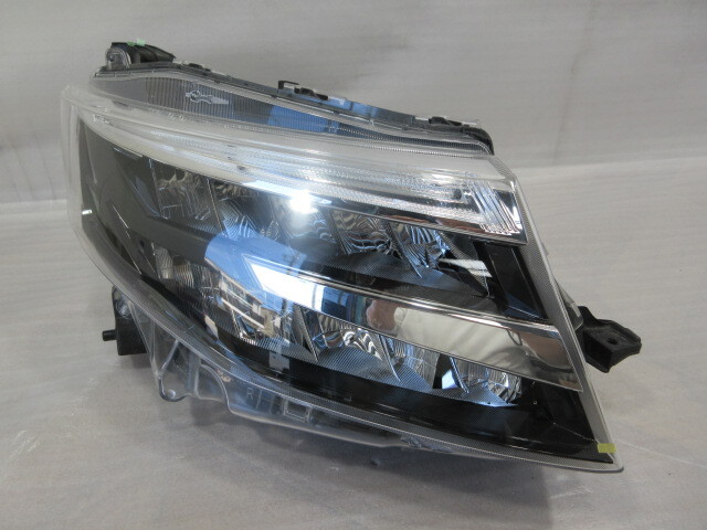 トヨタ ルーミー カスタム M900A/M910A 後期 純正 LED 右 ヘッドライト拍卖